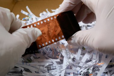 Shredder kağıdı, hırsız bilgisi konsepti, çok gizli bilgi, konsept, yakın çekim