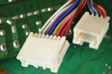 Bilgisayar çipi, anakart, elektronları ve bağlantı kabloları olan fütüristik devre kartı, makro