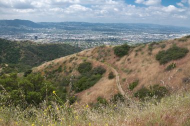 Verdugo Dağları 'ndan Burbank CA' nın hava görüntüsü