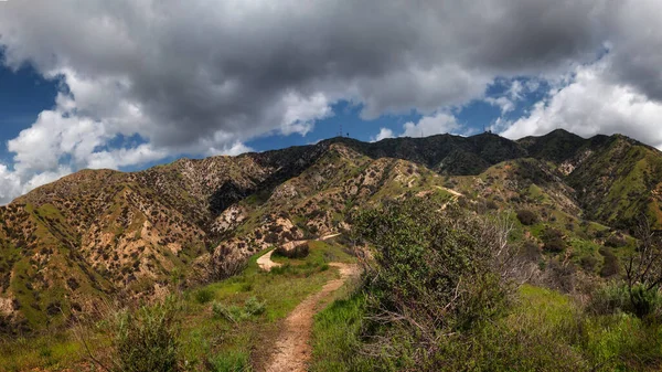 南加州洛杉矶伯班克凡尔都戈山脉全景 — 图库照片