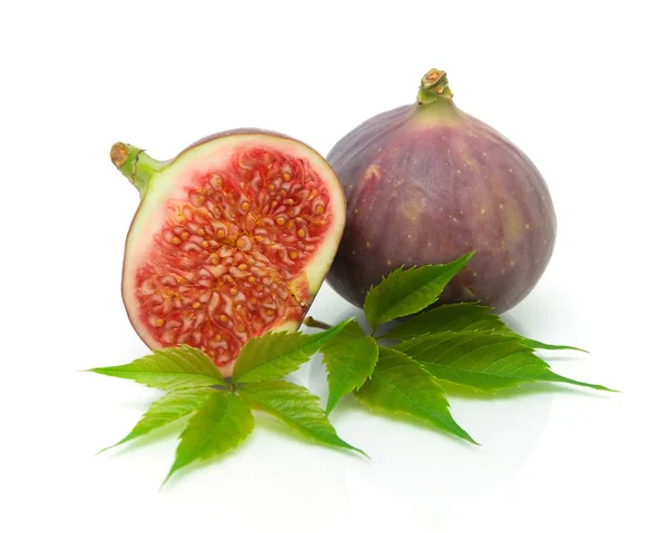 Fresh figs and leaves on a white background — Stock Photo, Image