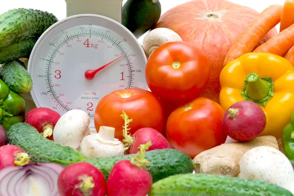 Kitchen scale and vegetables — Stock Photo, Image