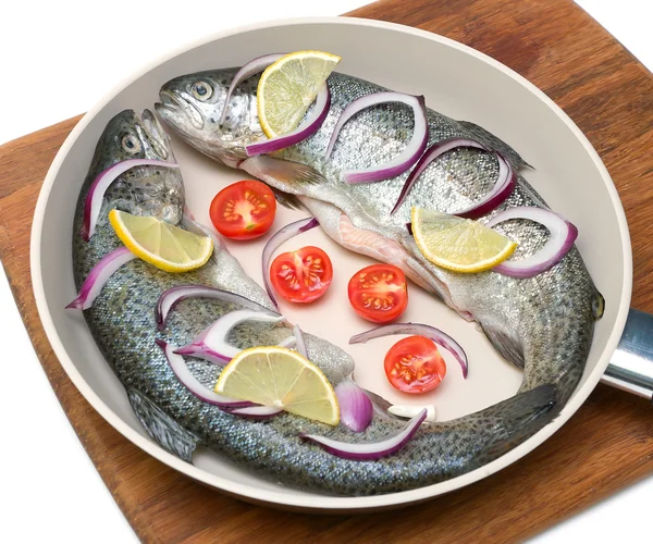 Trout and vegetables in a pan — Stock Photo, Image