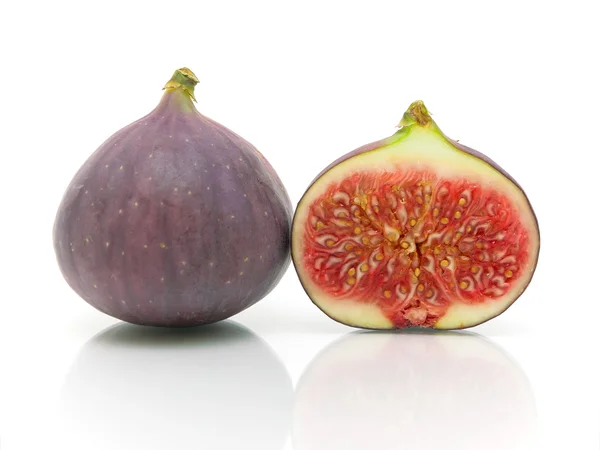 Soczysty fig na białe tło zbliżenie — Zdjęcie stockowe