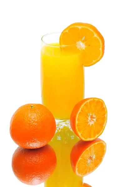 Orange juice and tangerines on a white background — Stock Photo, Image