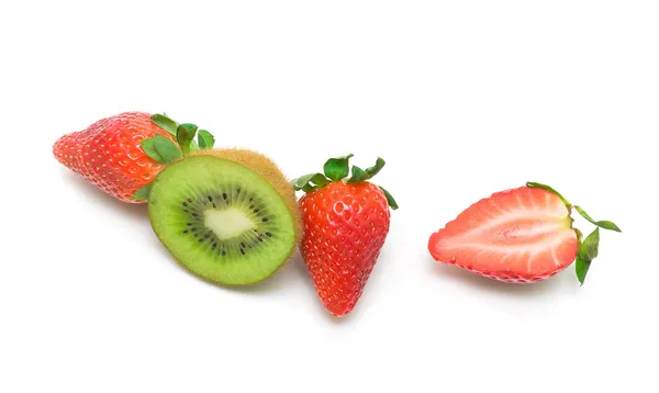 Kiwi y fresas sobre fondo blanco - vista superior . — Foto de Stock