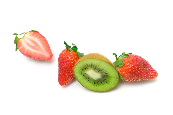 Fragola e kiwi su sfondo bianco - vista dall'alto . — Foto Stock