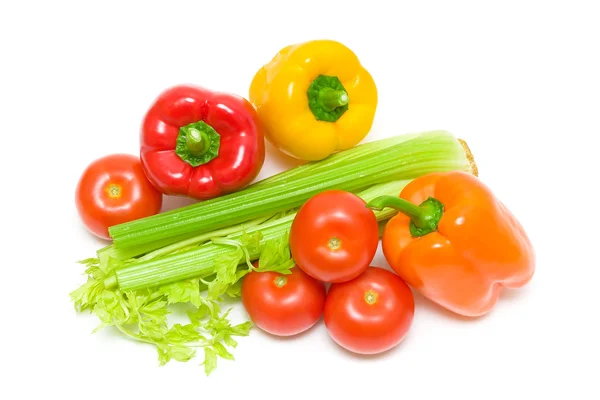Apio y verduras sobre un fondo blanco. foto horizontal . — Foto de Stock