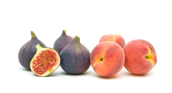 Figs and peaches closeup on a white background — Stock Photo, Image