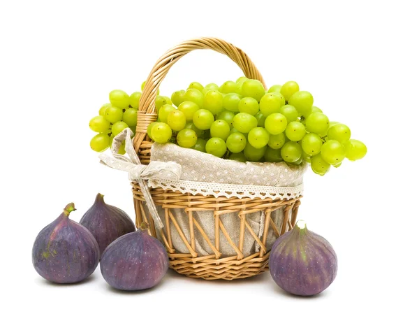 Grapes and figs isolated on a white background close-up — Stock Photo, Image