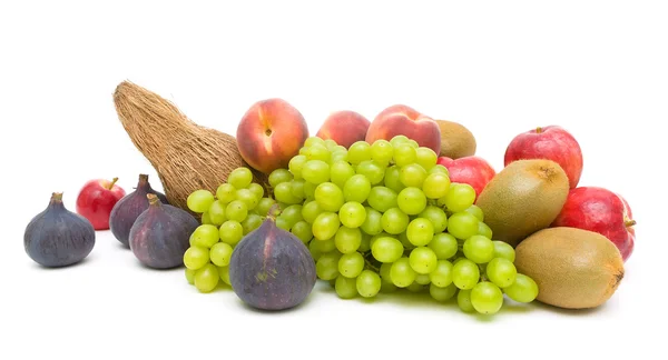Frutas frescas aisladas sobre fondo blanco —  Fotos de Stock