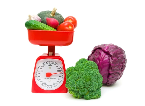 Kitchen scale and vegetables close-up. white background. — Stock Photo, Image