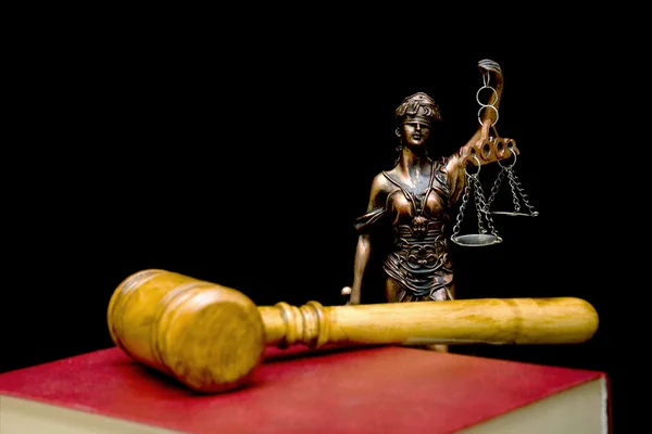 Statue of justice on a black background. — Stock Photo, Image