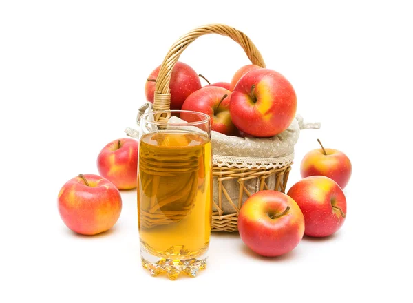 Apple juice in a glass and a basket of apples on a white backgro — Stock Photo, Image