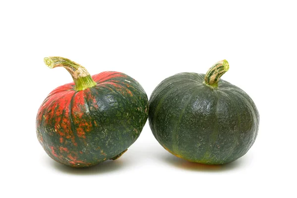 Dos calabazas maduras de cerca sobre fondo blanco . — Foto de Stock