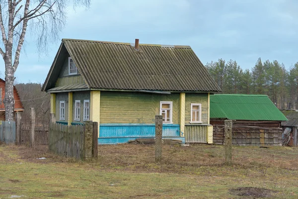 Wooden house in the Russian village — Stock Photo, Image