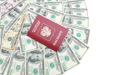 dolarlık beyaz arka arka plan üzerinde Rus pasaportu