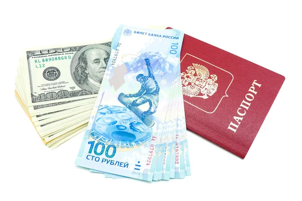 Ruský pas a peníze na bílém pozadí — Stock fotografie
