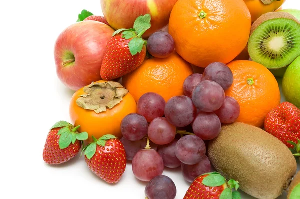 Fruta fresca sobre un fondo blanco — Foto de Stock