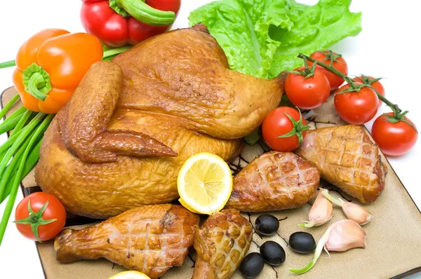 Smoked chicken and vegetables close-up. — Stock Photo, Image