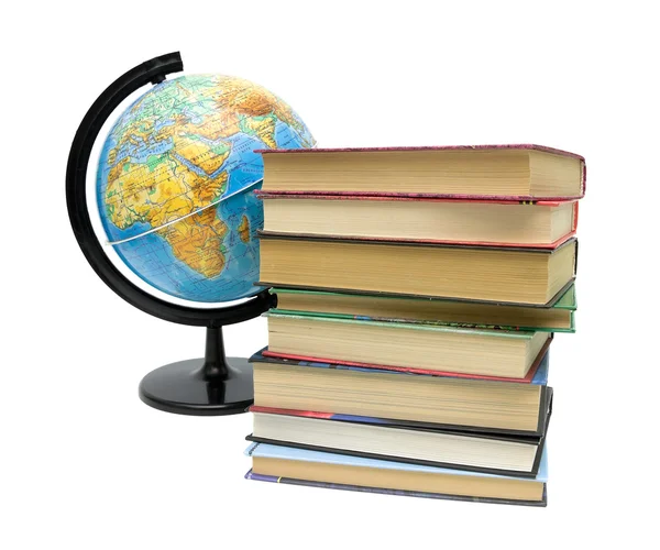 Globus und Bücher isoliert auf weißem Hintergrund — Stockfoto