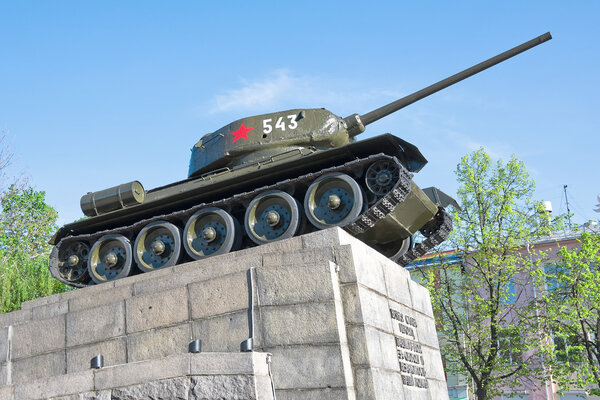  Россия. Танк Т34 - памятник героям Великой Отечественной войны
