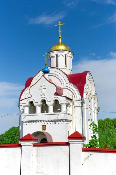 Kyrkan i byn pleshcheyevo. Ryssland. Orel regionen. — Stockfoto