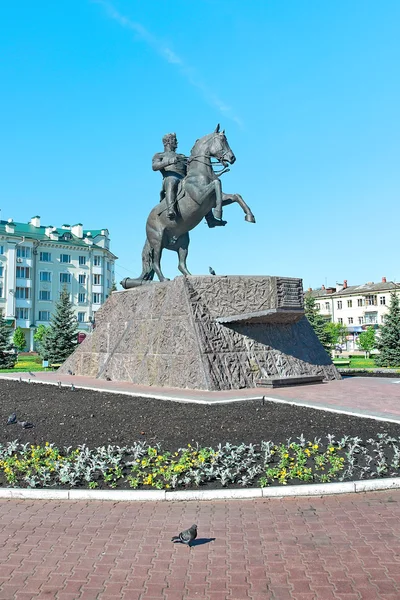 俄罗斯奥廖尔。一般洛夫纪念碑. — 图库照片