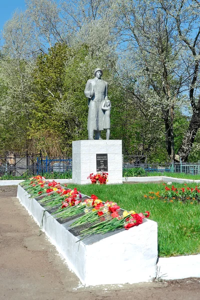 (1941年-1945 年卫国战争英雄纪念碑). — 图库照片