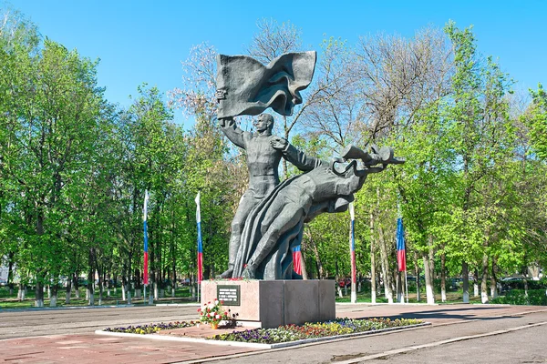在奥廖尔共青团英雄纪念碑。俄罗斯. — 图库照片
