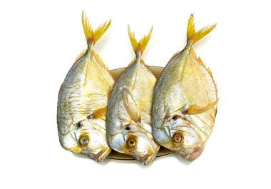  beyaz zemin üzerinde bir tabakta Vomer füme