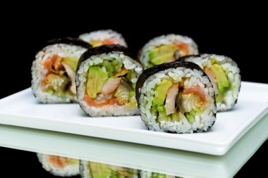 Japon yakın çekim siyah arka plan üzerine alır. Yatay fotoğraf.