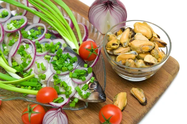 Salted herring, mussels and vegetables closeup. white background — Stock Photo, Image