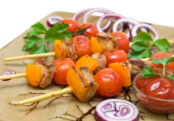 Gegrilltes Fleisch und Gemüse auf dem Teller Nahaufnahme — Stockfoto
