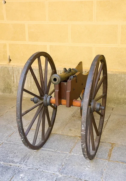 Ancient cannon on wheels. vertical photo. — Stock Photo, Image