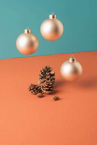 Floating Christmas Tree Gold Baubles Tree Cones Two Tone Pastel — Fotografia de Stock