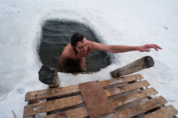 Pływanie zimą — Zdjęcie stockowe