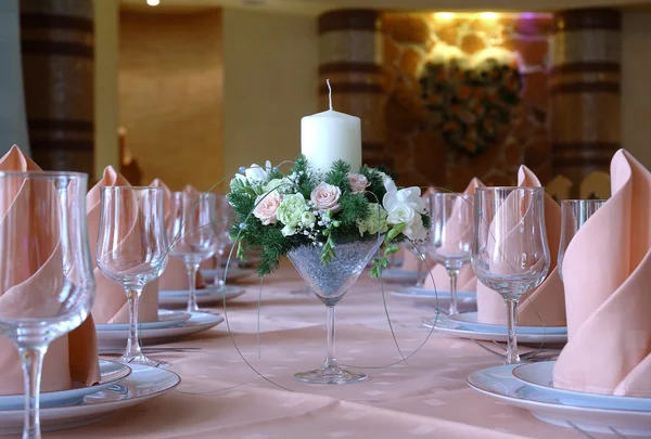 Ajuste de mesa para la cena de boda —  Fotos de Stock