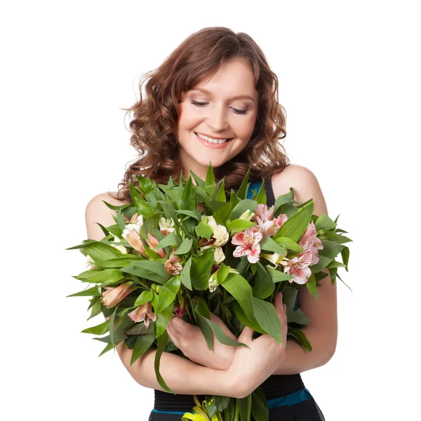 Retrato de morena bonita segurando buquê de flores — Fotografia de Stock