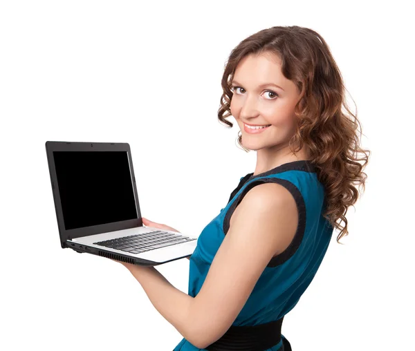 Retrato de uma jovem empresária segurando um laptop — Fotografia de Stock