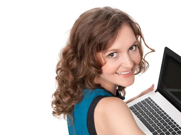 Retrato de uma jovem empresária segurando um laptop — Fotografia de Stock