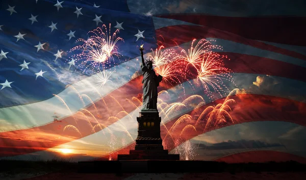 Independence day. Liberty enlightening the world — Stock Photo, Image