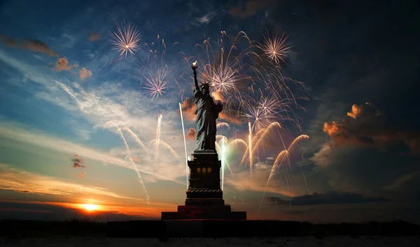 Independence day. Liberty enlightening the world — Stock Photo, Image