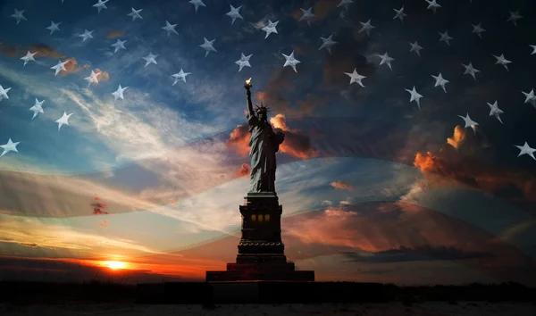 Independence day. Liberty enlightening the world — Stock Photo, Image