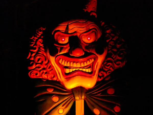 korkutucu kırmızı yüz