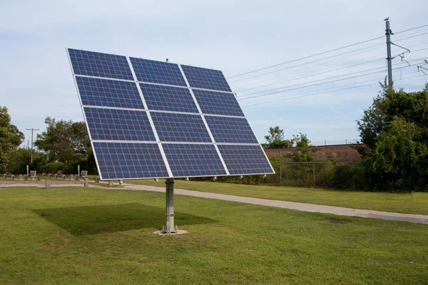 Rotating solar panels — Stock Photo, Image