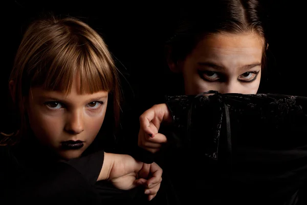 vampirler gibi iki ilkokul çocuğu