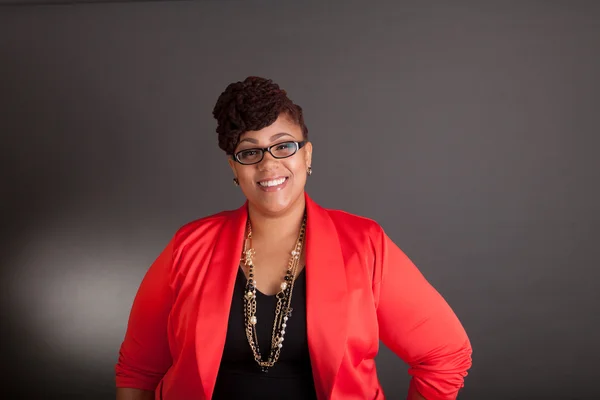 Kendine güvenen olgun artı boyutu buisiness kadınlar