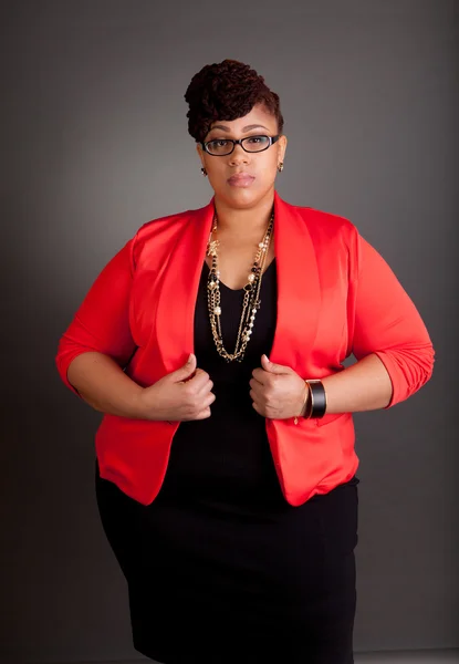 Kendine güvenen olgun artı boyutu buisiness kadınlar