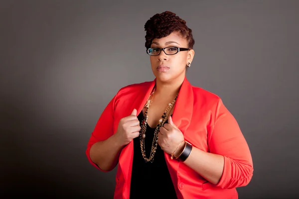 Kendine güvenen olgun artı boyutu buisiness kadınlar